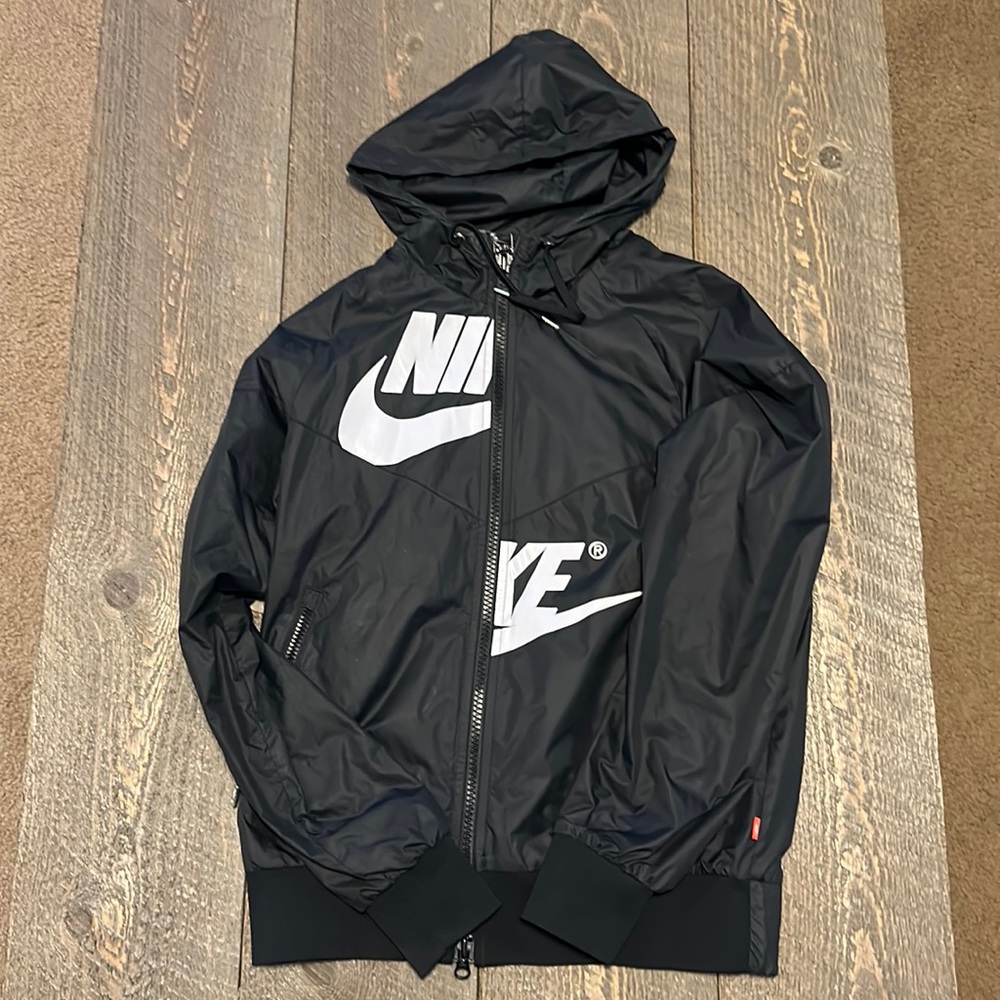 Nike wind runner